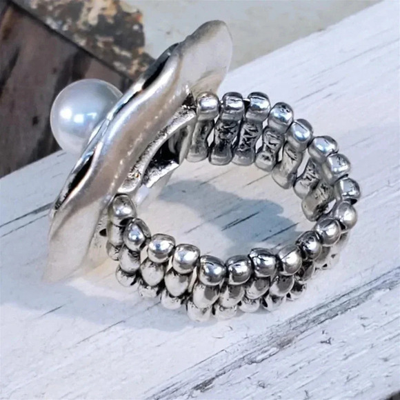 Abstract Art Avant Garde Silver Plate White Faux Pearl Adjustable Cocktail Ring - Picture 10 of 12